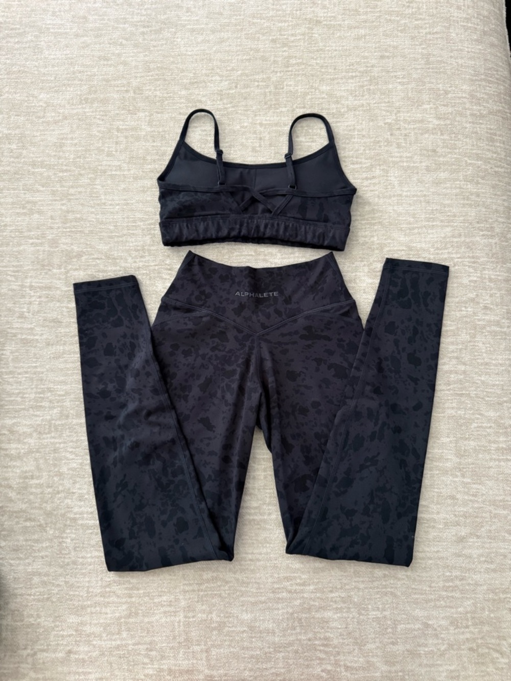 Alphalete Surface Limitless Bra and Power Legging Set โ Pebble Black - Picture 2 of 8